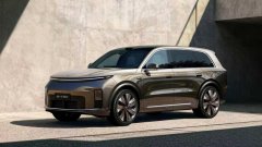 采用三重喷漆与无阶差手工打磨的专属工艺