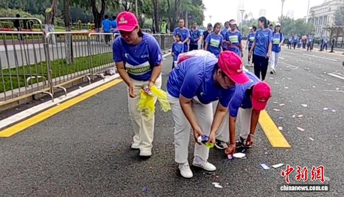 2025哈尔滨马拉松启动 环保跑团与非遗文化共筑绿