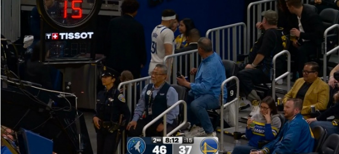 勇士核心球员伤病潮再添新伤 霍福德小库里伤退