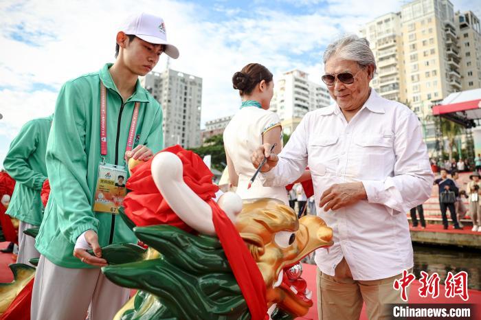 第十二届全国少数民族传统体育运动会龙舟赛开