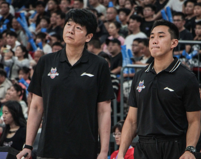 山东男篮惨败北京遭遇五连败 战术崩盘防守失控